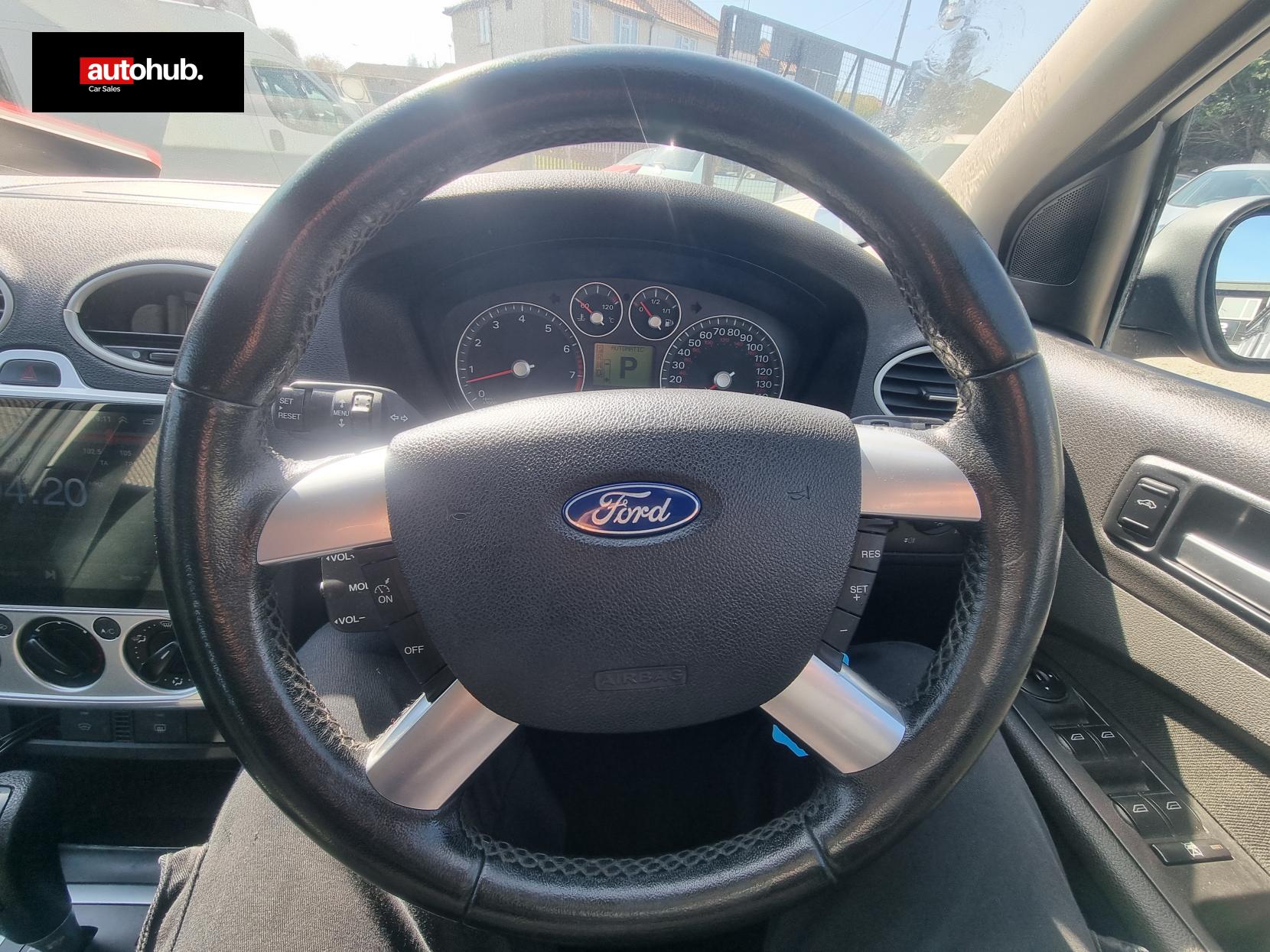Ford Focus 1.6 Ghia Hatchback 5dr Petrol Automatic (184 g/km, 99 bhp)