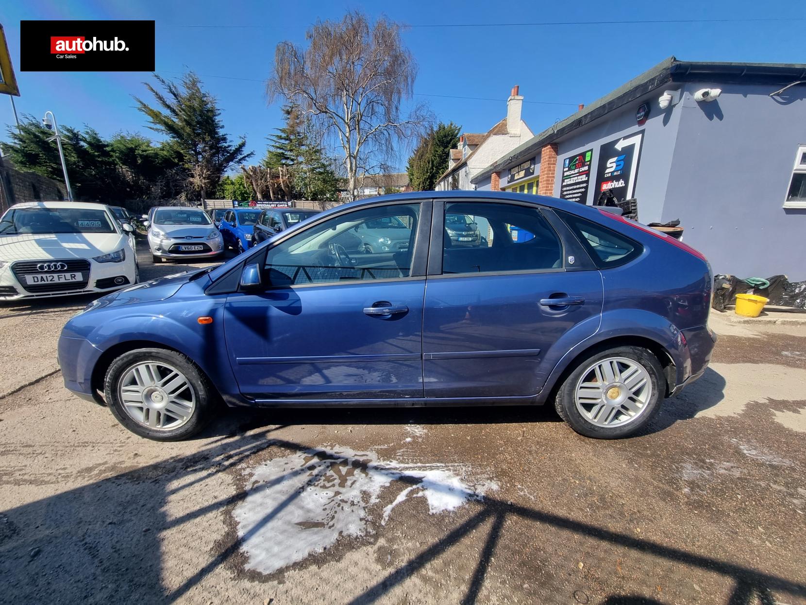 Ford Focus 1.6 Ghia Hatchback 5dr Petrol Automatic (184 g/km, 99 bhp)